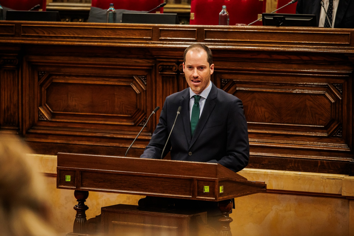 Juan Fernández acusa al Govern de abandonar a los catalanes al no aprobar ni un solo presupuesto y mantener el colapso en los servicios públicos
